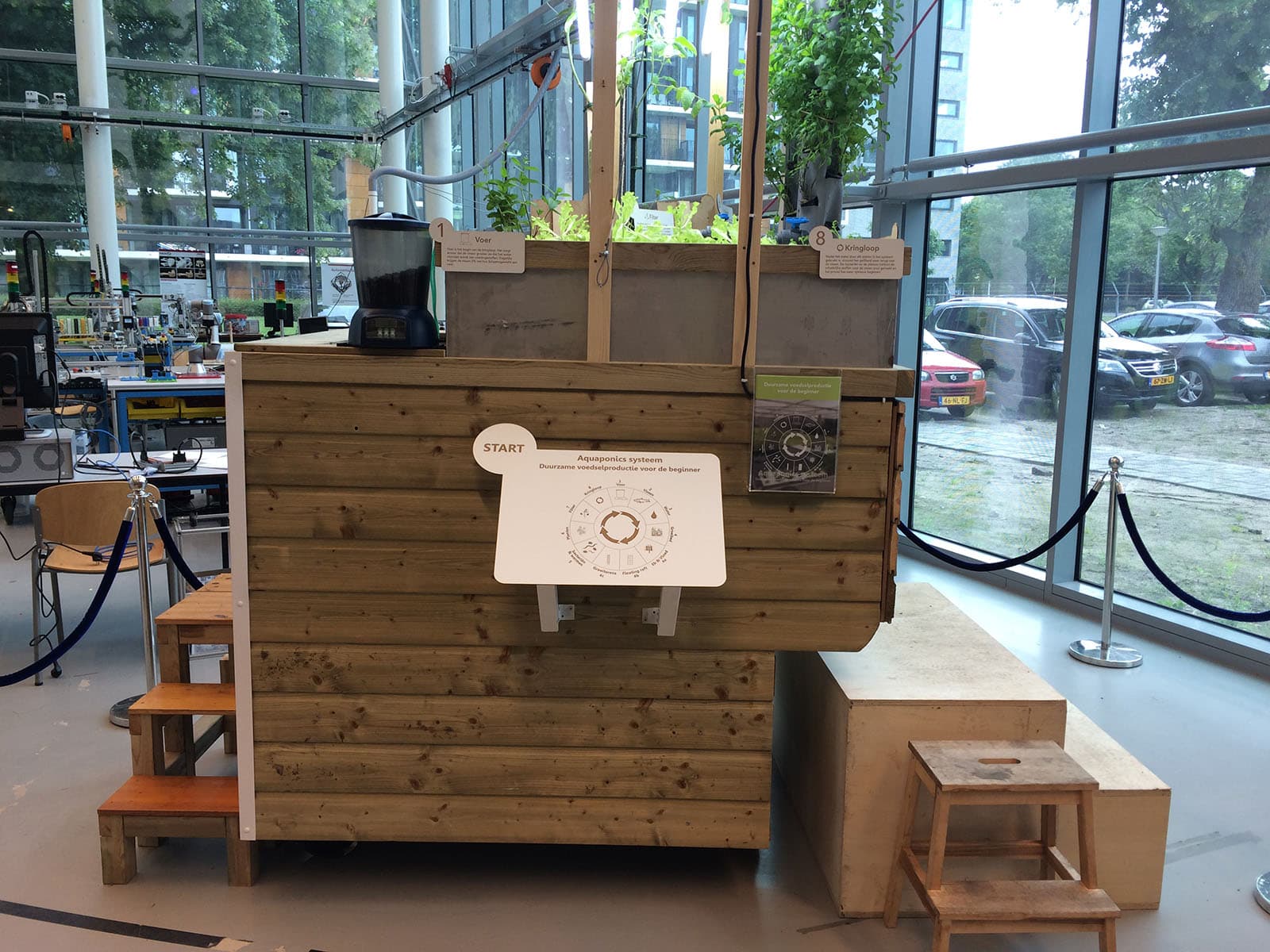 Designing a self-guided aquaponics exhibition